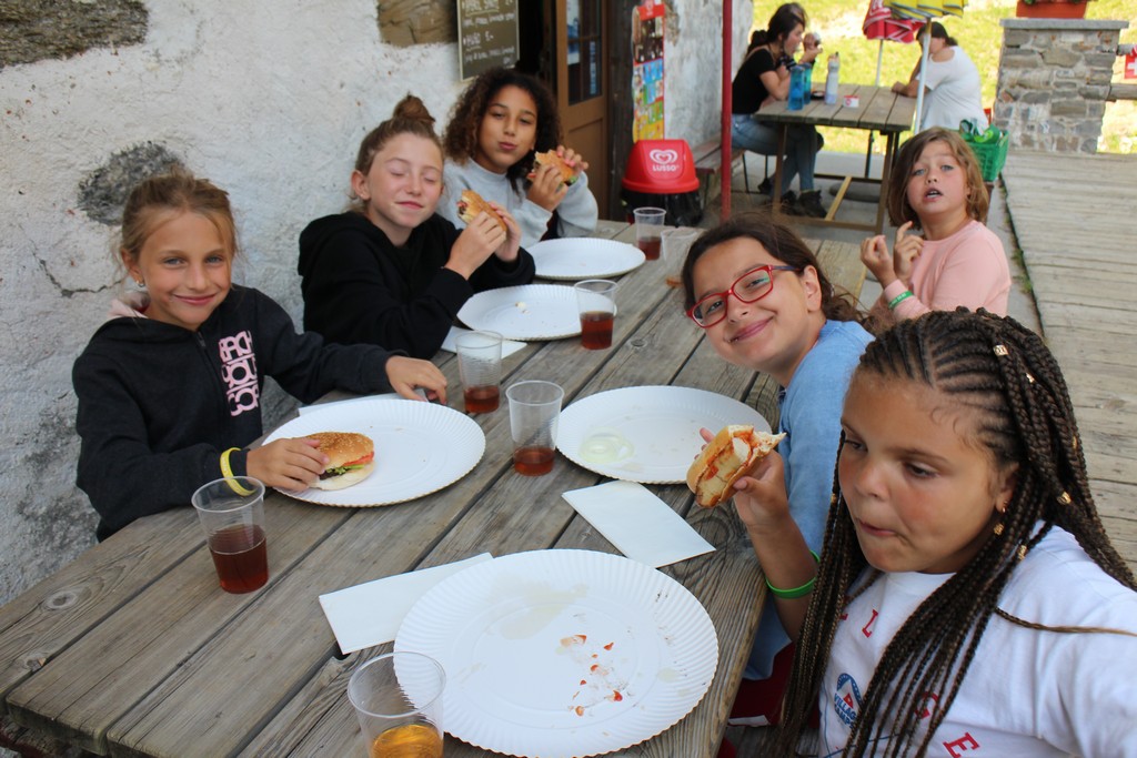 Village Camps International Summer Camp Leysin, Switzerland 2025-08-09 https://www.villagecamps.com/journals_admin/images/2333-0244-IMG_6209.jpg