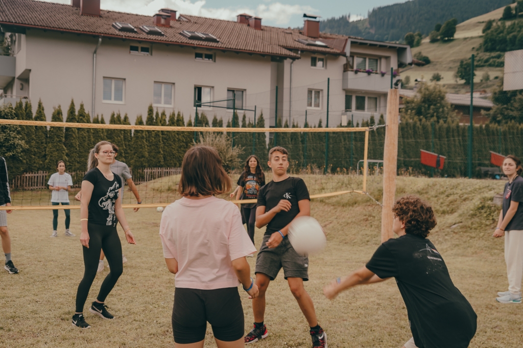 Village Camps International Summer Camp Leysin, Switzerland 2025-08-09 https://www.villagecamps.com/journals_admin/images/2477-6915-06_07_2022_Village_Camp_Zell_am_See_3rd_day_52.jpg