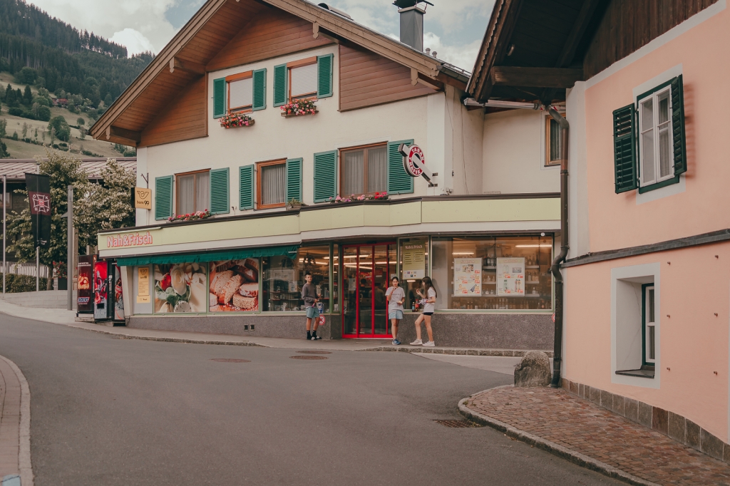 Village Camps International Summer Camp Leysin, Switzerland 2025-08-09 https://www.villagecamps.com/journals_admin/images/2477-6938-06_07_2022_Village_Camp_Zell_am_See_3rd_day_115.jpg