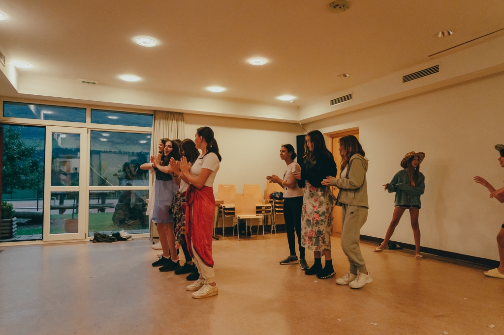 Village Camps International Summer Camp Leysin, Switzerland 2025-08-09 https://www.villagecamps.com/journals_admin/images/2477-7065-06_07_2022_Village_Camp_Zell_am_See_3rd_day_153.jpg