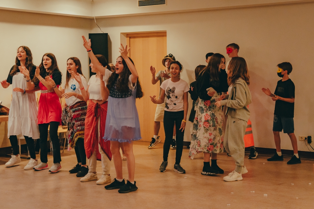 Village Camps International Summer Camp Leysin, Switzerland 2025-08-09 https://www.villagecamps.com/journals_admin/images/2477-7070-06_07_2022_Village_Camp_Zell_am_See_3rd_day_161.jpg Village Camps International Summer Camp Leysin, Switzerland 2025-08-09 https://www.villagecamps.com/journals_admin/images/2477-7070-06_07_2022_Village_Camp_Zell_am_See_3rd_day_161.jpg