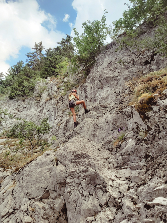 Village Camps International Summer Camp Leysin, Switzerland 2025-08-09 https://www.villagecamps.com/journals_admin/images/2492-4420-archeryandclimbing-47.jpg