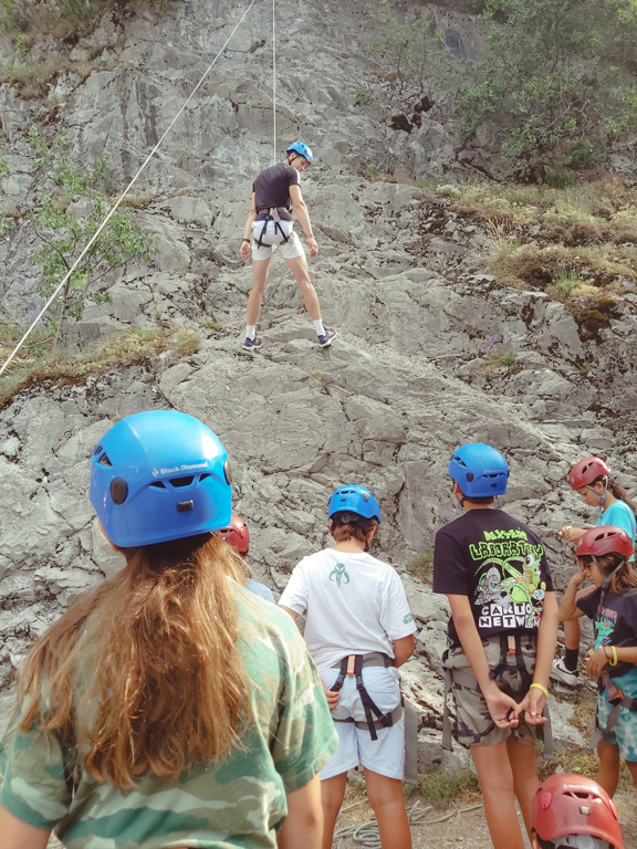 Village Camps International Summer Camp Leysin, Switzerland 2026-08-03 https://www.villagecamps.com/journals_admin/images/2492-4421-archeryandclimbing-23.jpg