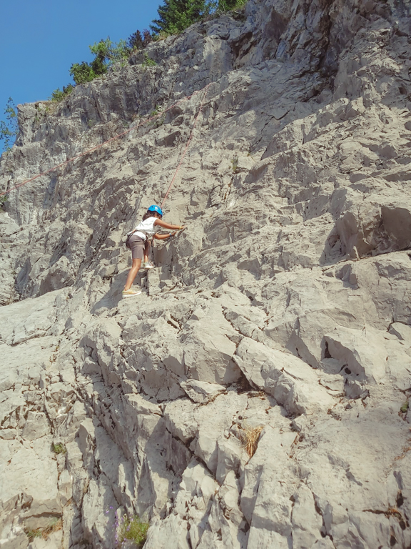 Village Camps International Summer Camp Leysin, Switzerland 2025-08-09 https://www.villagecamps.com/journals_admin/images/2492-5792-archeryandclimbing-40.jpg