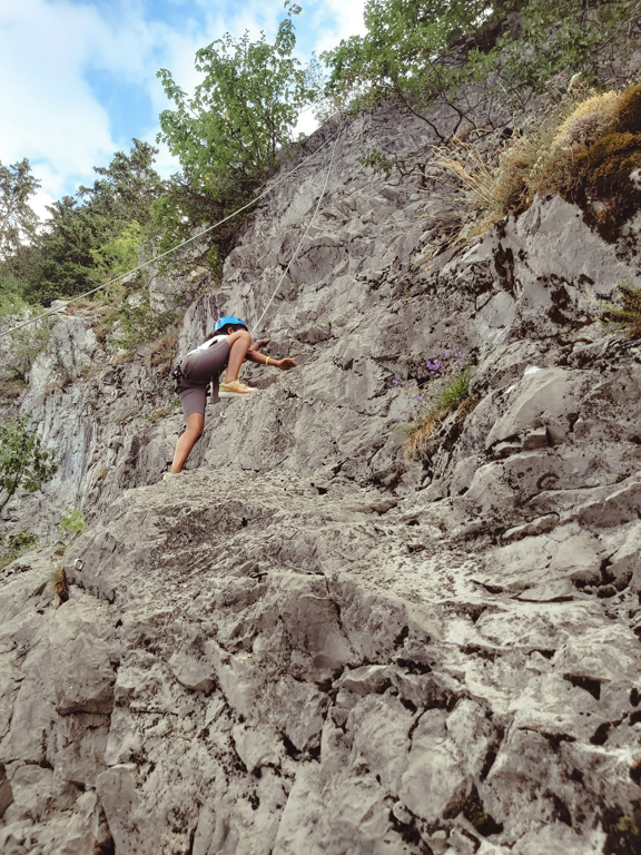 Village Camps International Summer Camp Leysin, Switzerland 2025-08-09 https://www.villagecamps.com/journals_admin/images/2492-5792-archeryandclimbing-44.jpg
