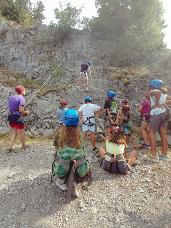 Village Camps International Summer Camp Leysin, Switzerland 2025-08-09 https://www.villagecamps.com/journals_admin/images/2492-5794-archeryandclimbing-21.jpg