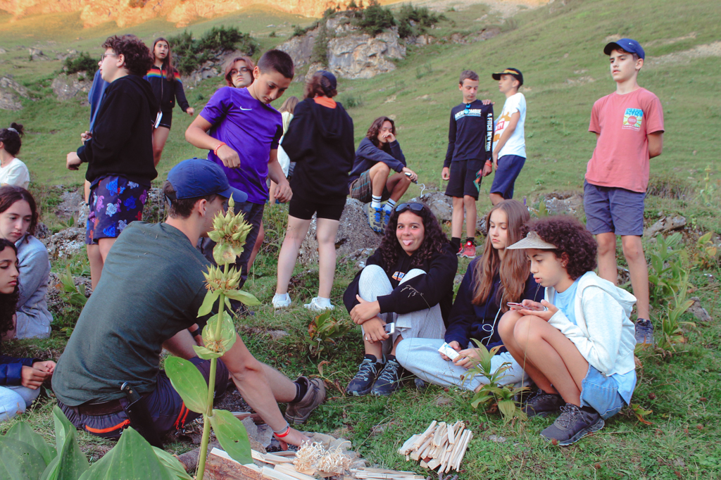Village Camps International Summer Camp Leysin, Switzerland 2025-08-09 https://www.villagecamps.com/journals_admin/images/2536-1965-STEM-33.jpg