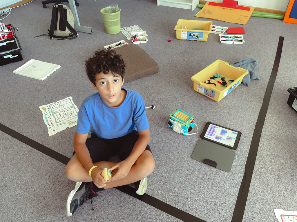 Village Camps International Summer Camp Leysin, Switzerland 2025-08-09 https://www.villagecamps.com/journals_admin/images/2536-7984-STEM-3.jpg