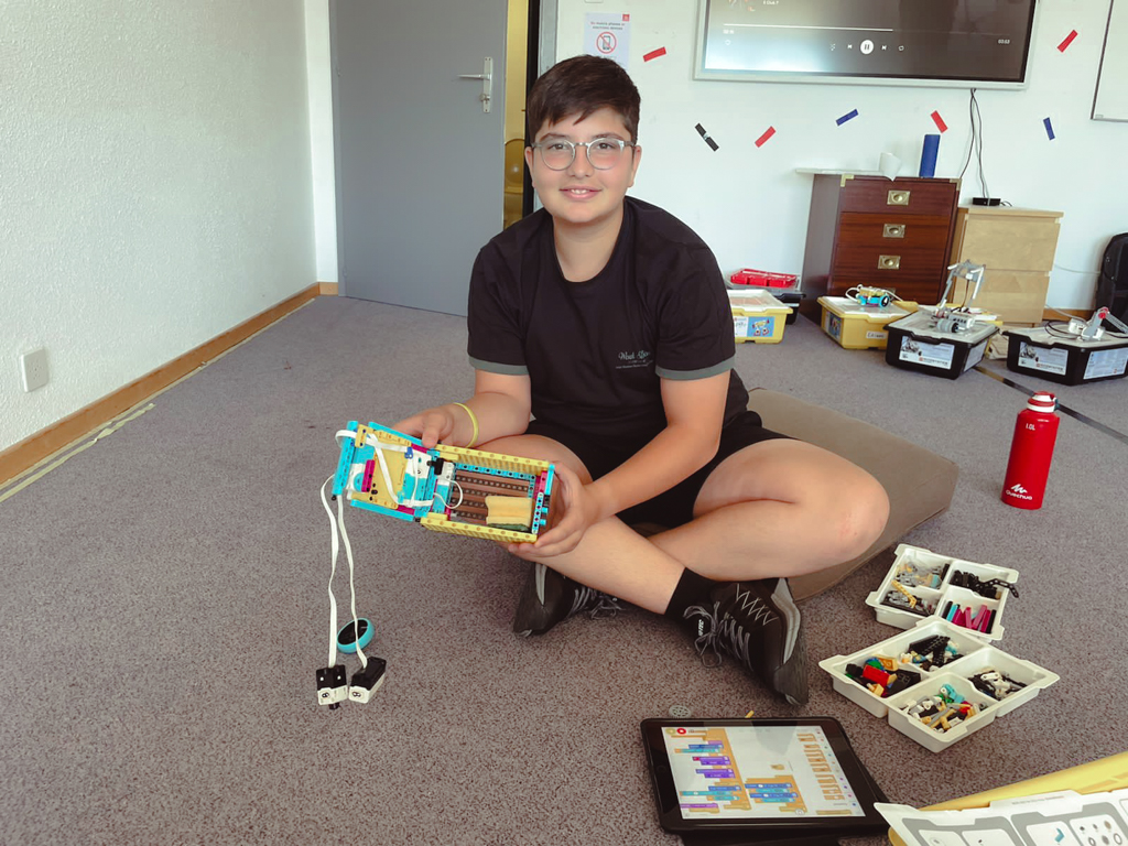 Village Camps International Summer Camp Leysin, Switzerland 2026-07-25 https://www.villagecamps.com/journals_admin/images/2536-8019-STEM.jpg