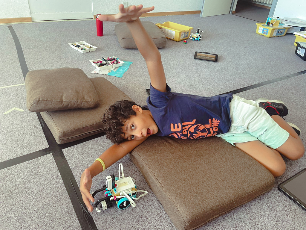 Village Camps International Summer Camp Leysin, Switzerland 2025-08-09 https://www.villagecamps.com/journals_admin/images/2537-2479-STEM1-2.jpg