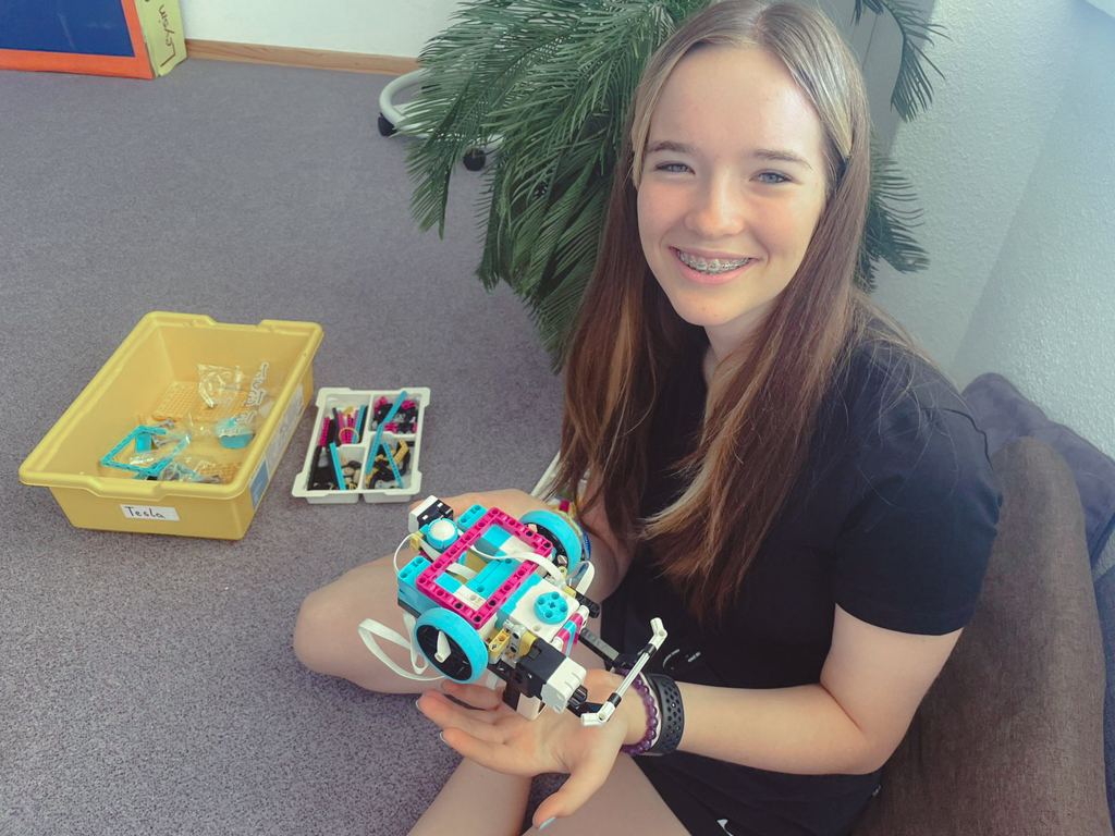 Village Camps International Summer Camp Leysin, Switzerland 2025-08-09 https://www.villagecamps.com/journals_admin/images/2537-2479-STEM1-3.jpg