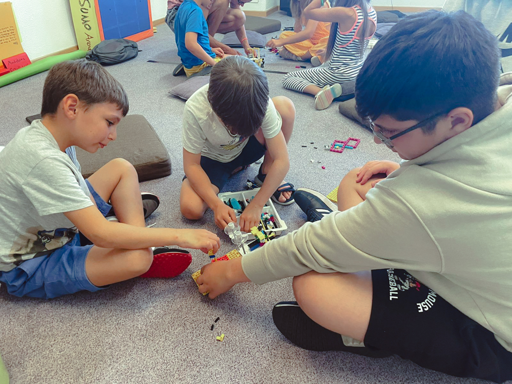 Village Camps International Summer Camp Leysin, Switzerland 2025-08-09 https://www.villagecamps.com/journals_admin/images/2547-5487-STEM-4.jpg