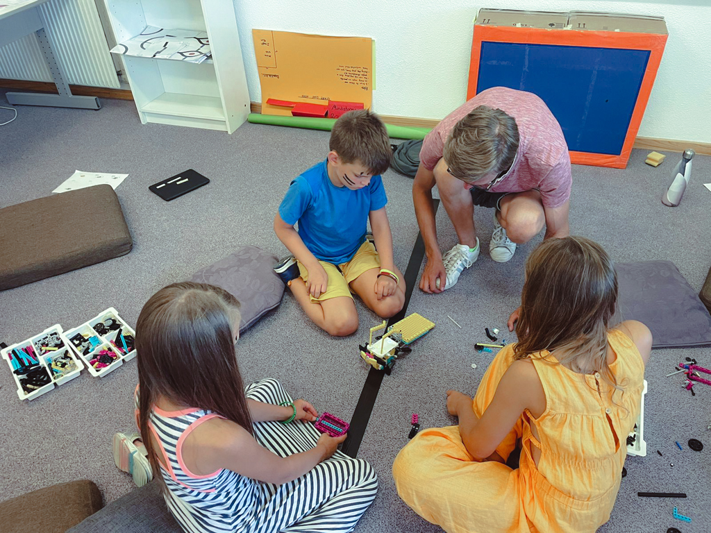 Village Camps International Summer Camp Leysin, Switzerland 2025-08-09 https://www.villagecamps.com/journals_admin/images/2547-5487-STEM-5.jpg