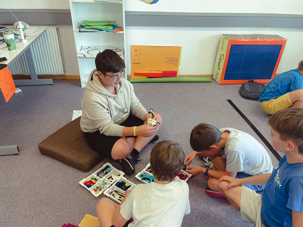 Village Camps International Summer Camp Leysin, Switzerland 2025-08-09 https://www.villagecamps.com/journals_admin/images/2547-5488-STEM-2.jpg