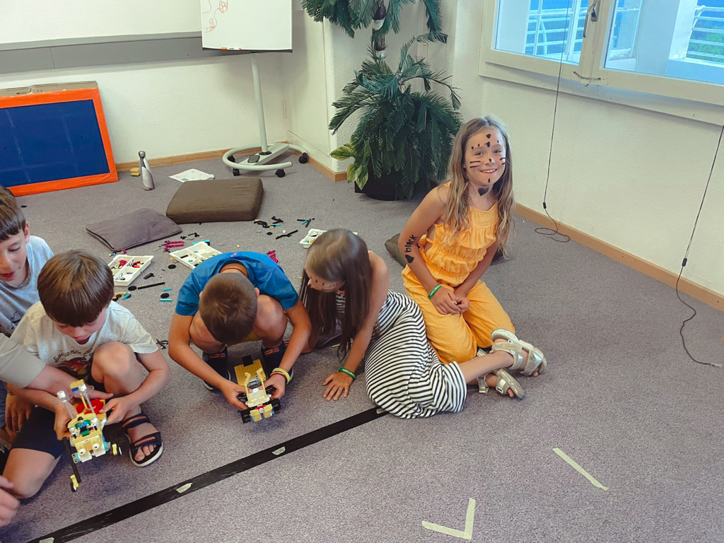 Village Camps International Summer Camp Leysin, Switzerland 2025-08-09 https://www.villagecamps.com/journals_admin/images/2547-5488-STEM.jpg