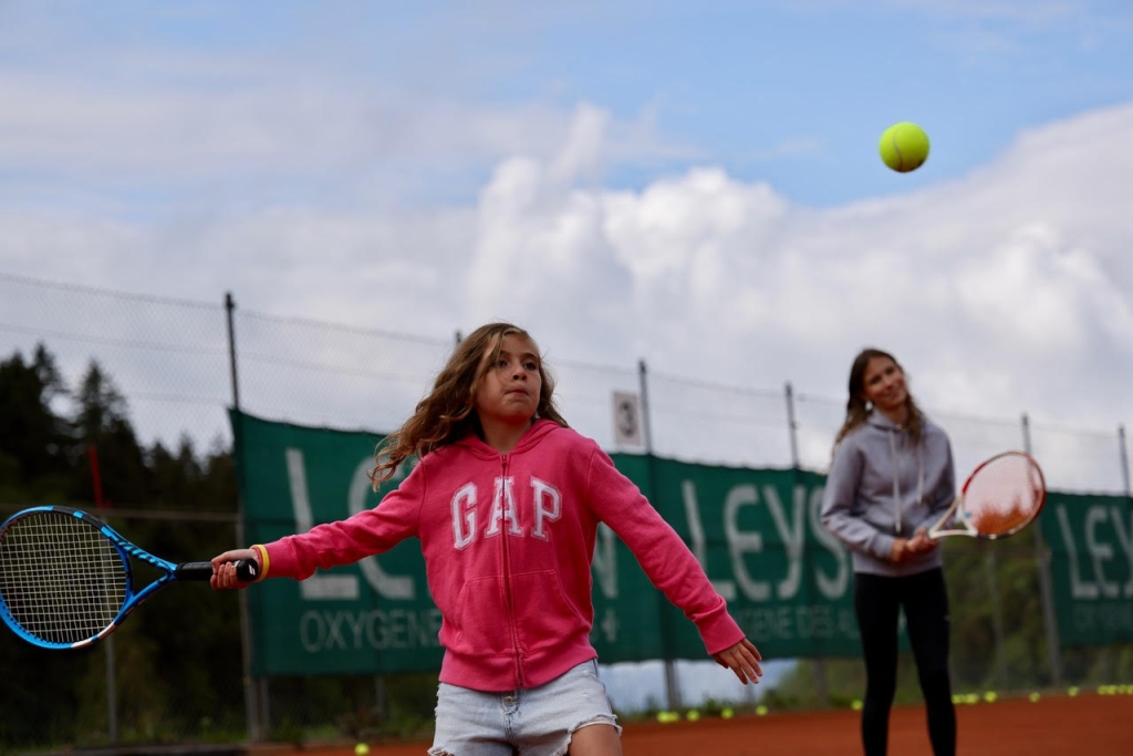 Village Camps International Summer Camp Leysin, Switzerland 2025-08-09 https://www.villagecamps.com/journals_admin/images/2620-7836-tennnsi322.jpg