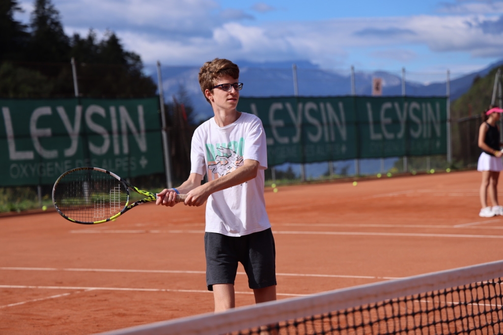 Village Camps International Summer Camp Leysin, Switzerland 2025-08-09 https://www.villagecamps.com/journals_admin/images/2629-8058-tennsis.jpg