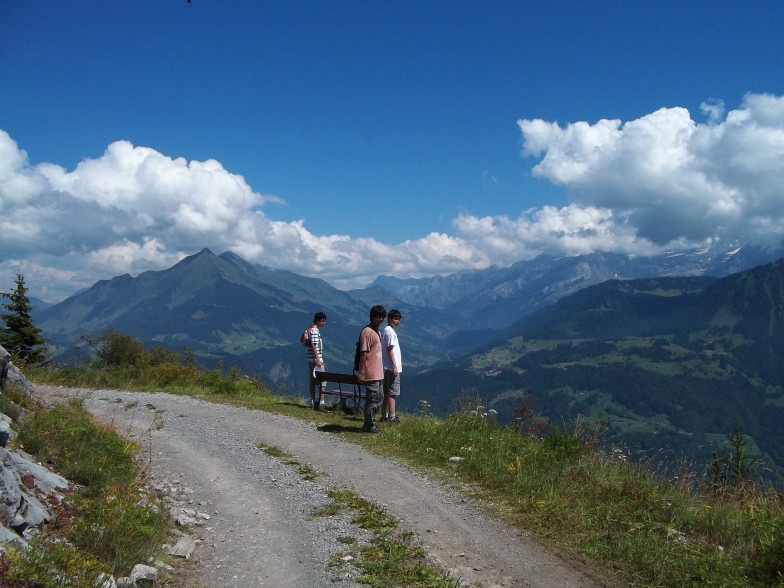 Village Camps International Summer Camp Leysin, Switzerland 2025-08-09 https://www.villagecamps.com/journals_admin/images/405-34-100_0906.jpg