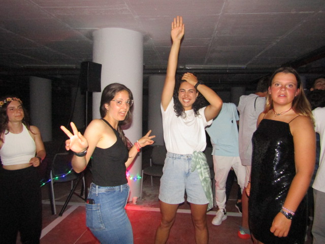 Village Camps International Summer Camp Santa Cruz, Portugal 2025-07-25 https://www.villagecamps.com/journals_admin/images/2531-3674-IMG_0853.jpg