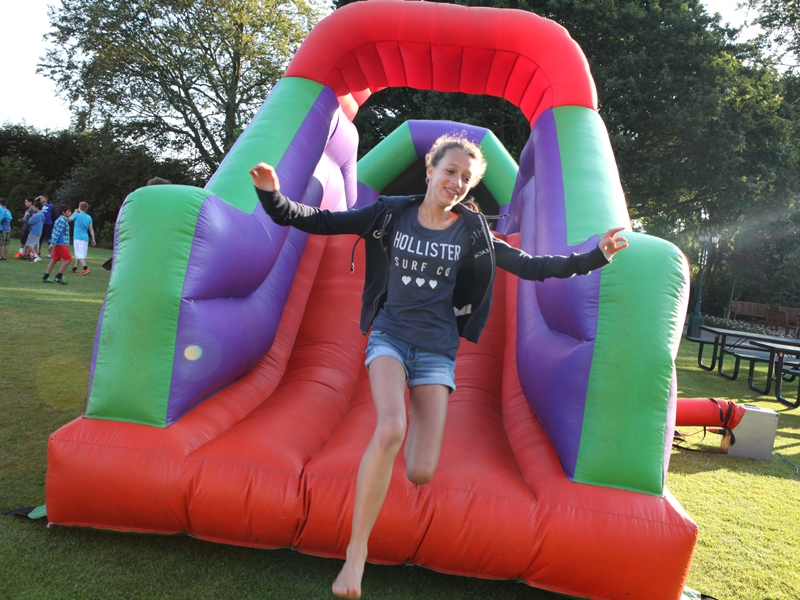 Village Camps International Summer Camp England 2024-07-27 https://www.villagecamps.com/journals_admin/images/1043-45-010714-048.jpg