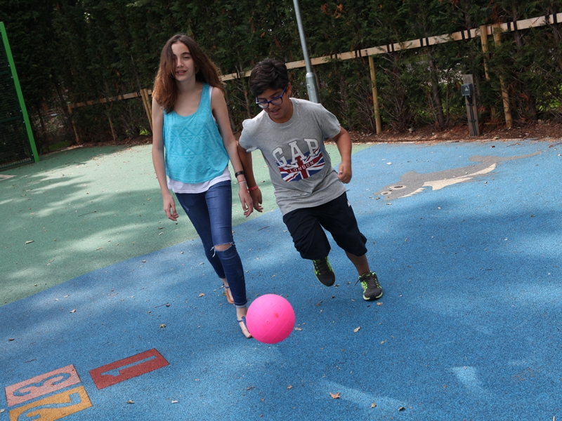 Village Camps International Summer Camp England 2024-07-27 https://www.villagecamps.com/journals_admin/images/1048-34-060714-037.jpg