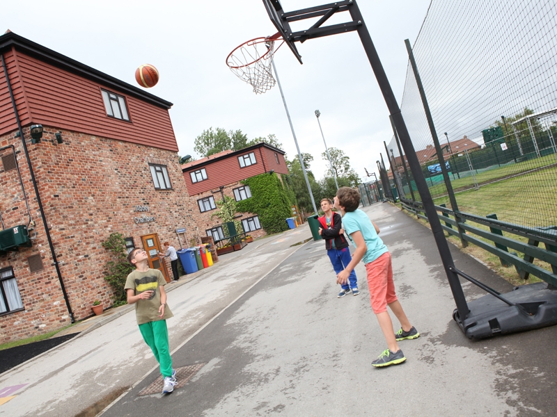 Village Camps International Summer Camp England 2024-07-27 https://www.villagecamps.com/journals_admin/images/1055-42-130714-001.jpg