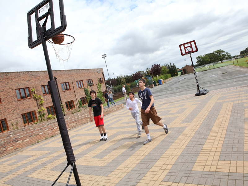 Village Camps International Summer Camp England 2024-07-27 https://www.villagecamps.com/journals_admin/images/1055-42-130714-019.jpg