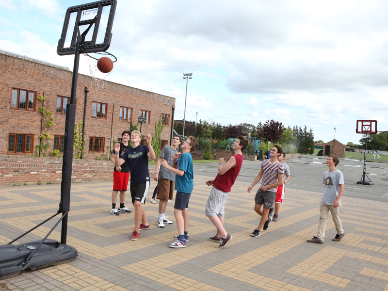 Village Camps International Summer Camp England 2024-07-27 https://www.villagecamps.com/journals_admin/images/1055-42-130714-038.jpg