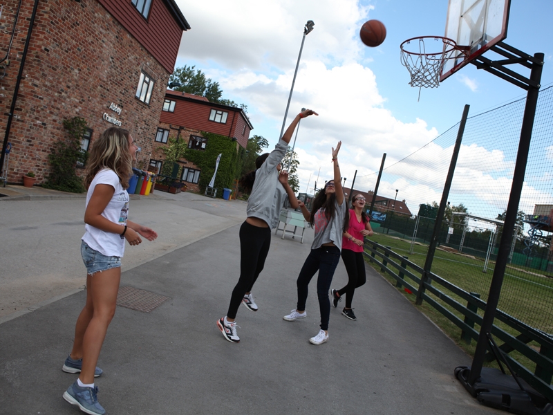 Village Camps International Summer Camp England 2024-07-27 https://www.villagecamps.com/journals_admin/images/1070-34-280714-037.jpg