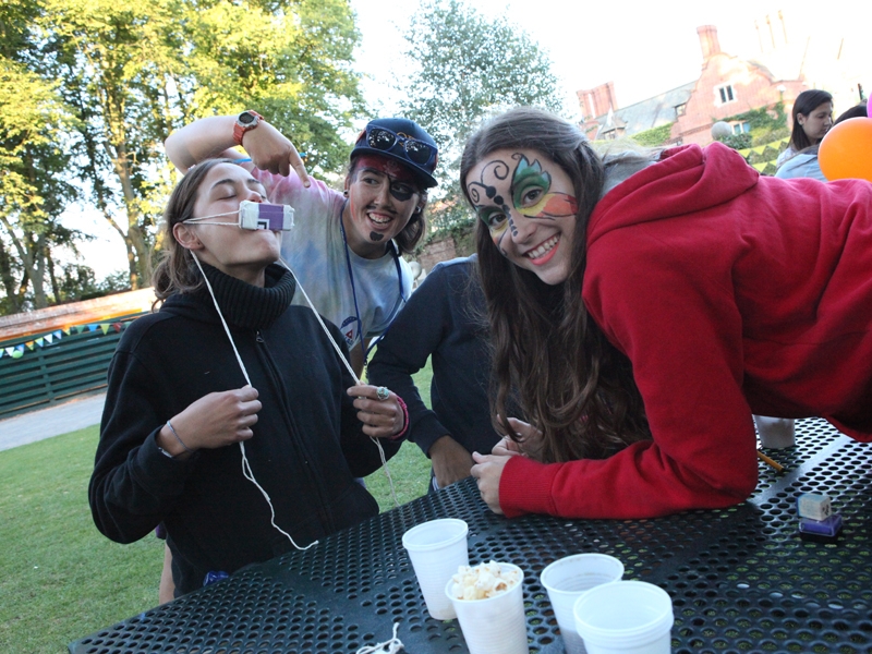 Village Camps International Summer Camp England 2024-07-27 https://www.villagecamps.com/journals_admin/images/1071-45-290714-085.jpg