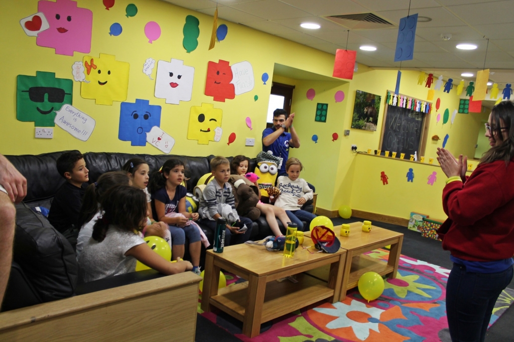 Village Camps International Summer Camp England 2024-07-27 https://www.villagecamps.com/journals_admin/images/1550-2629-IMG_9736.jpg