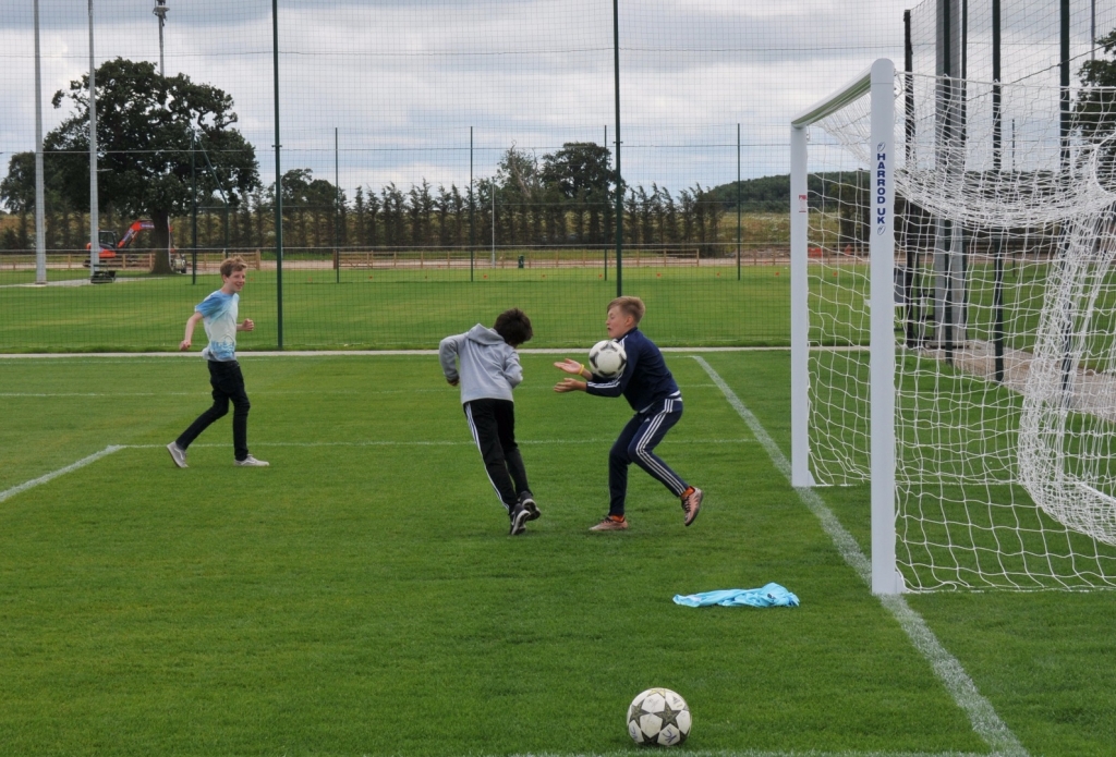 Village Camps International Summer Camp England 2024-07-27 https://www.villagecamps.com/journals_admin/images/1558-2912-WIL_1376.jpg