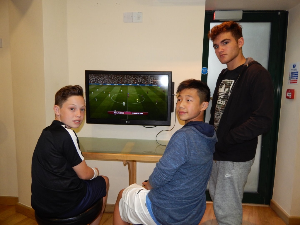 Village Camps International Summer Camp England 2024-07-27 https://www.villagecamps.com/journals_admin/images/1937-8867-1550.jpg