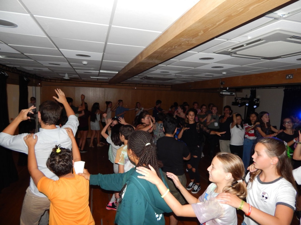 Village Camps International Summer Camp England 2024-07-27 https://www.villagecamps.com/journals_admin/images/1945-8180-576.jpg