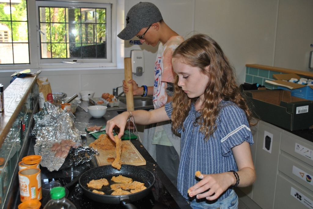 Village Camps International Summer Camp England 2024-07-27 https://www.villagecamps.com/journals_admin/images/1999-8476-DSC_4371.jpg