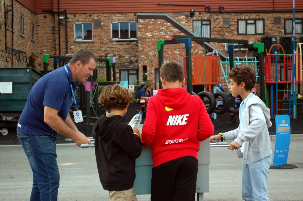 Village Camps International Summer Camp England 2024-07-27 https://www.villagecamps.com/journals_admin/images/2210-7231-21.jpg