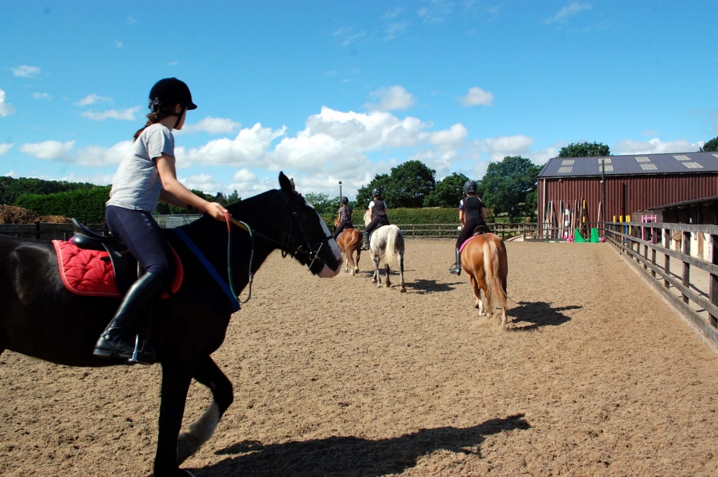 Village Camps International Summer Camp England 2024-07-27 https://www.villagecamps.com/journals_admin/images/2212-5741-5.jpg