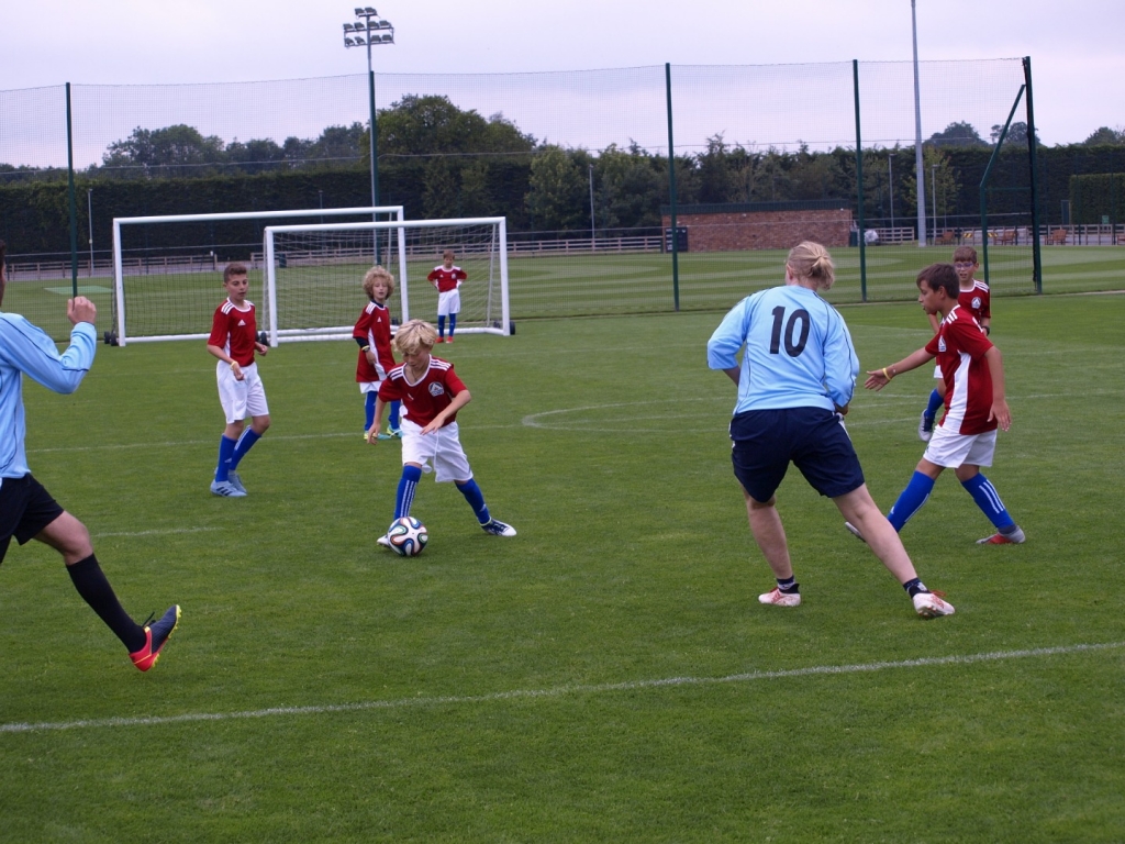 Village Camps International Summer Camp England 2024-07-27 https://www.villagecamps.com/journals_admin/images/2219-5701-_1012883.jpg