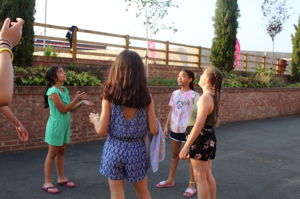 Village Camps International Summer Camp England 2024-07-27 https://www.villagecamps.com/journals_admin/images/2321-9992-IMG_4374.jpg