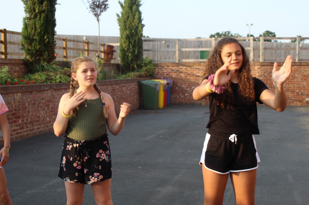 Village Camps International Summer Camp England 2024-07-27 https://www.villagecamps.com/journals_admin/images/2321-9993-IMG_4388.jpg