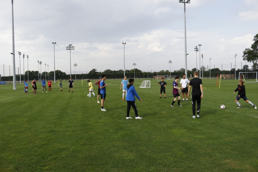 Village Camps International Summer Camp England 2024-07-27 https://www.villagecamps.com/journals_admin/images/2340-6176-_MG_3785.jpg