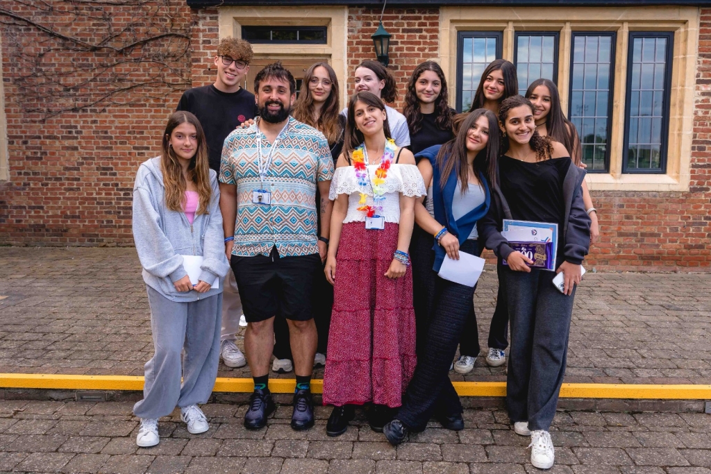 Village Camps International Summer Camp England 2024-07-27 https://www.villagecamps.com/journals_admin/images/2720-1444-Village_Camps_York_day10_120.jpg