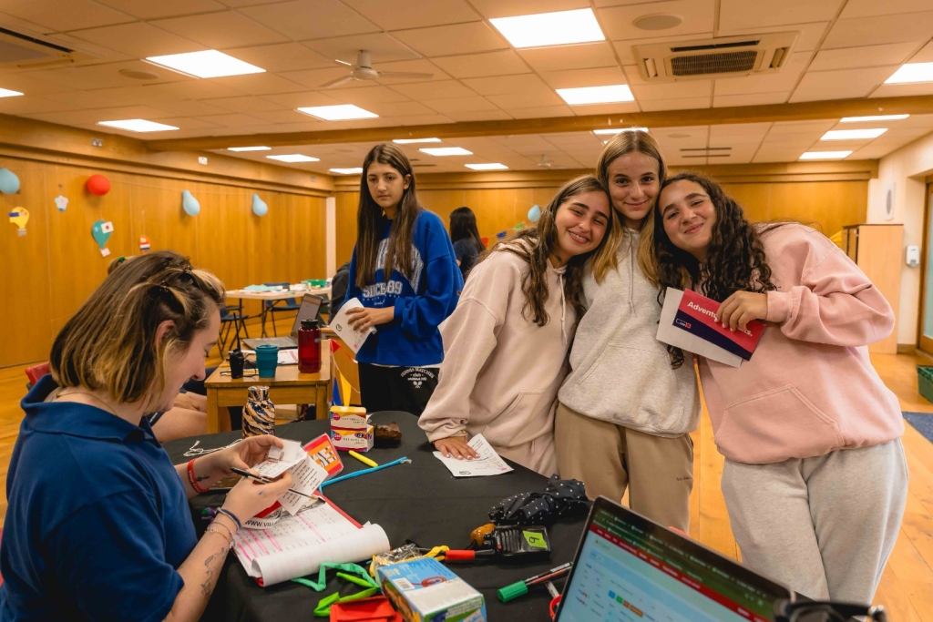 Village Camps International Summer Camp England 2024-07-27 https://www.villagecamps.com/journals_admin/images/2764-7828-Village_Camps_York_day10_103.jpg