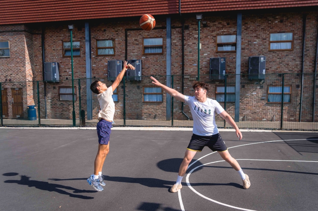 Village Camps International Summer Camp England 2024-07-27 https://www.villagecamps.com/journals_admin/images/2768-5144-Village_Camps_York_day10_59.jpg