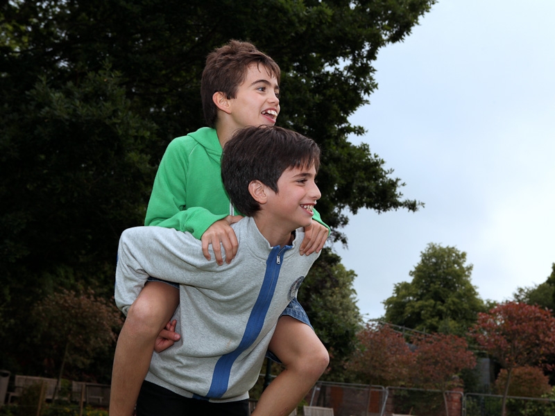 Village Camps International Summer Camp England 2024-07-27 https://www.villagecamps.com/journals_admin/images/718-34-york300613-127.jpg