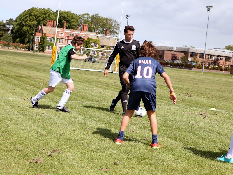 Village Camps International Summer Camp England 2024-07-27 https://www.villagecamps.com/journals_admin/images/719-34-york-010713-026.jpg