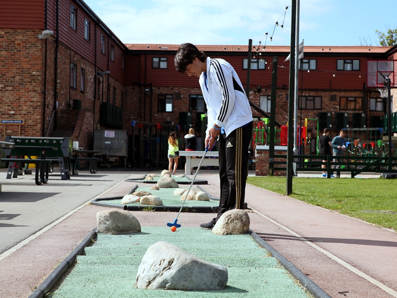 Village Camps International Summer Camp England 2024-07-27 https://www.villagecamps.com/journals_admin/images/719-34-york-010713-046.jpg