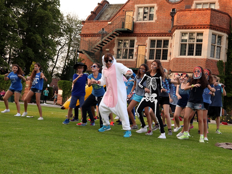 Village Camps International Summer Camp England 2024-07-27 https://www.villagecamps.com/journals_admin/images/724-34-york-050713-027.jpg