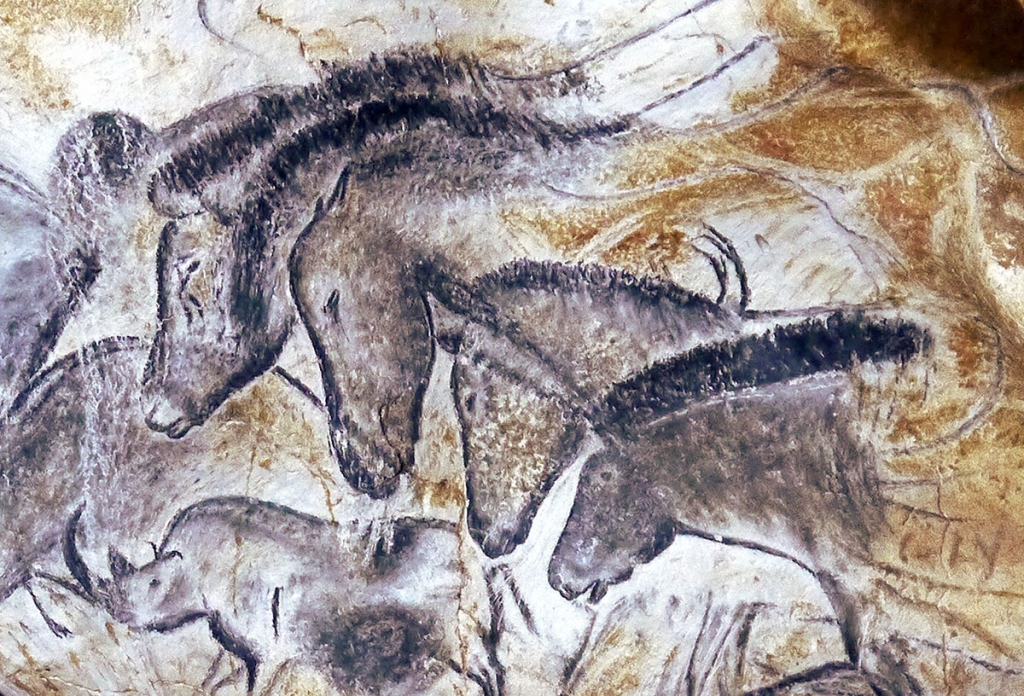 Village Camps International Summer Camp Ard&egrave;che, France 2019-07-26 https://www.villagecamps.com/journals_admin/images/1483-1361-peintures-chevaux-grotte-chauvet-caverne-pont-arc-ardeche.jpg