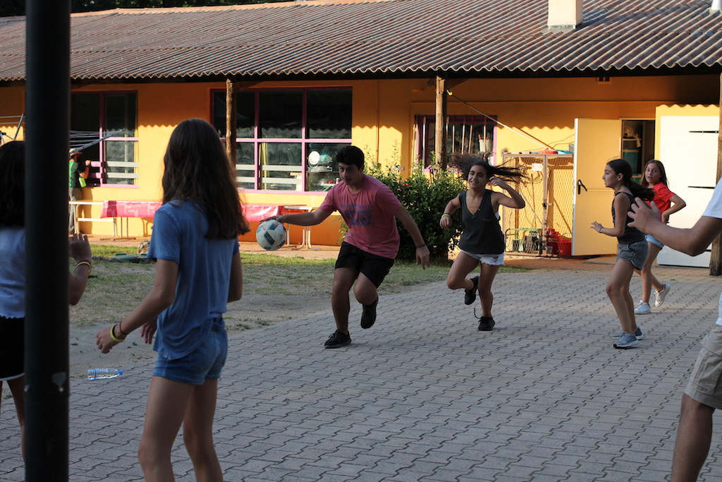 Village Camps International Summer Camp Ard&egrave;che, France 2019-07-26 https://www.villagecamps.com/journals_admin/images/1949-1904-IMG_0123.jpg